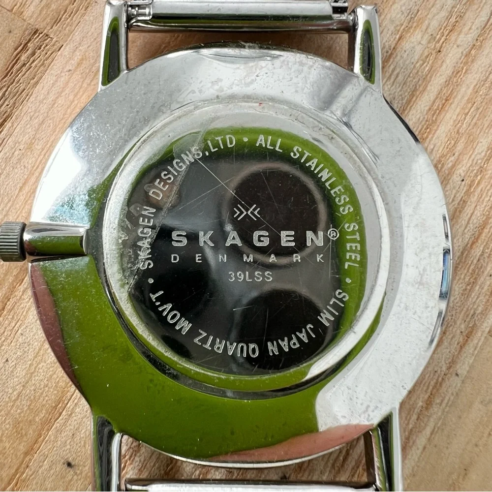Skagen steel slim silver tone dress watch NEW BATTERY